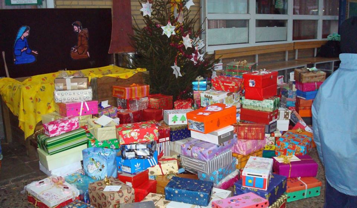 靴箱に詰めた思いやり。貧しい人にクリスマス・プレゼントを贈ろう！