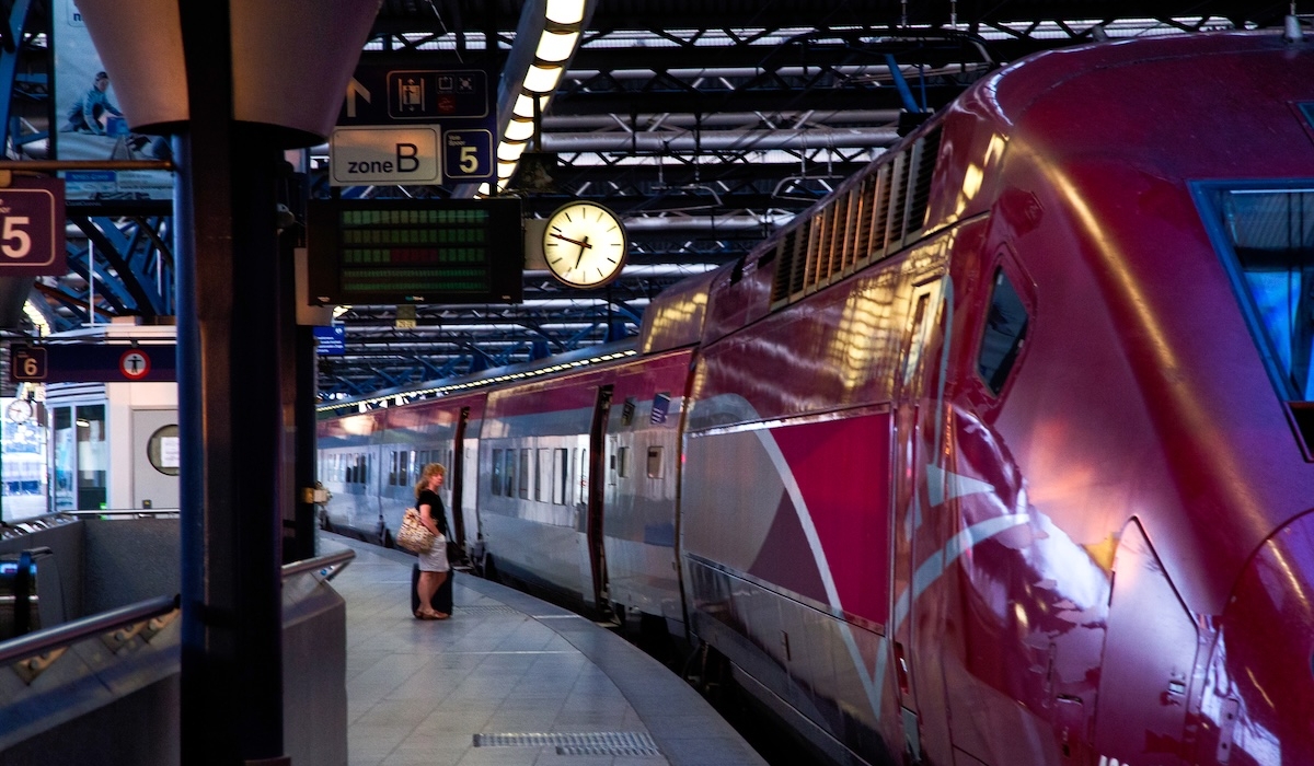 ブリュッセル地域政府の新首相ディリエスが治安対策のためミディ駅を視察