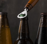 世界最大ビール会社、経営陣と現場の給与格差に不満が起こる