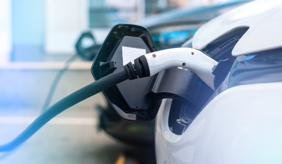 電動車が初の逆転。軽油は価格高騰